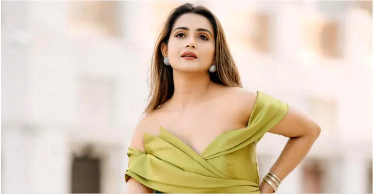 বাংলাদেশে নিজেকে নিরাপদ মনে করি না: তানজিন তিশা
